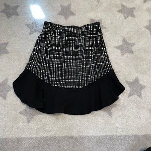 Black skirt with flounce hem